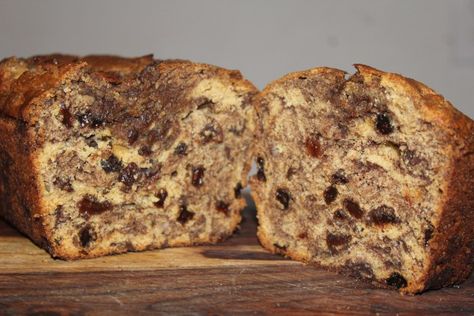 Cinnamon Raisin Banana Bread – Rants Raves and Recipes Raisin Banana Bread, Raisin Cake, Cinnamon Banana Bread, Banana Bread Ingredients, Cinnamon Recipes, Make Banana Bread, Cinnamon Raisin, Banana Bread Recipe, Cinnamon Banana