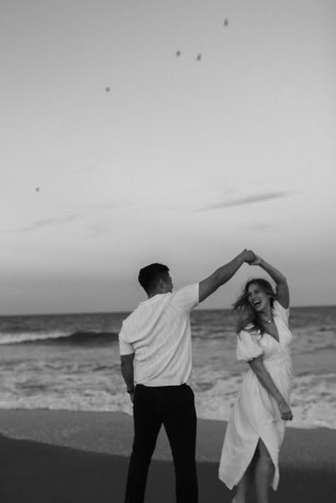 Cozy Beach Engagement Session at Tybee Island, GA - ardentandelmphoto.com Engagement Photo Shoot Beach, Engagement Pictures Beach, Couples Beach Photography, Beach Photo Session, Anniversary Shoot, Beach Engagement Photoshoot, Cute Engagement Photos, Engagement Pictures Poses, Beach Shoot