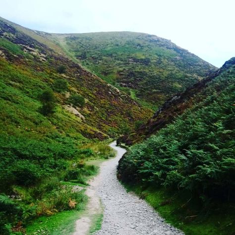 Shropshire Hills, Scotland History, How To Walk, Country Boots, Uk Travel, Lake District, Work Travel, A Walk, The Valley