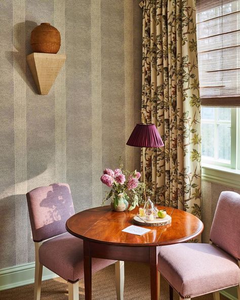 Celerie Kemble Redecorates Connecticut's Mayflower Inn & Spa - Katie Considers Washington Connecticut, Kemble Interiors, Interior Design Vignette, Sister Parish, Celerie Kemble, Interior Design Dining Room, Purple Interior, Palette Design, Small Space Design