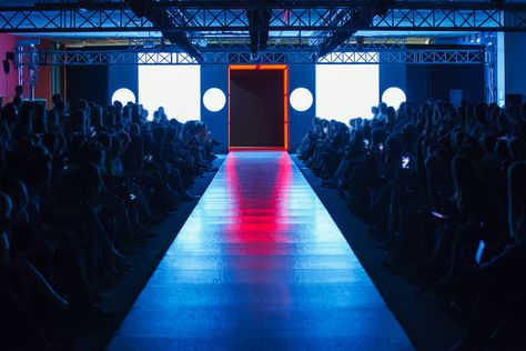 Empty Runway Before Fashion Show #Before #Runway #Fashion #Empty #Show Fashion Show Runway Stage, Diy Fashion Show, Catwalk Design, Runway Gowns, Fashion Calendar, Space Fashion, Geometric Fashion, Model Outfits, Traditional Fashion