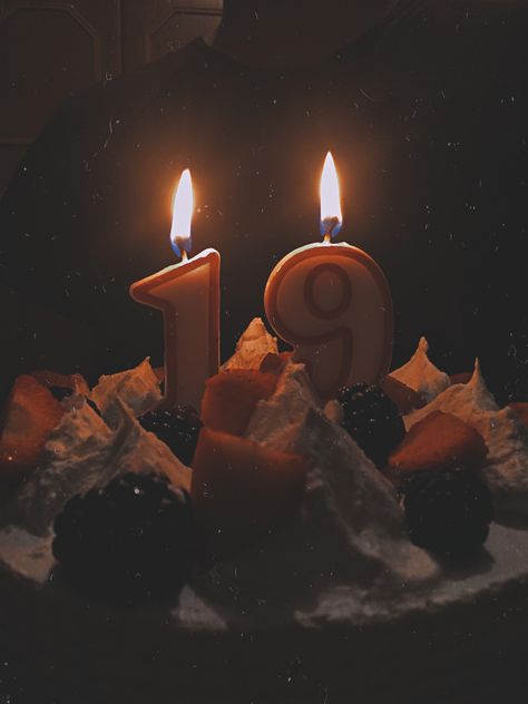 19 Birthday Aesthetic, Hello 19, Birthday Hacks, Birthday 19, Happy Birthday 19, 19th Birthday Cakes, 19 Birthday, Happy 19th Birthday, Balloon Pictures