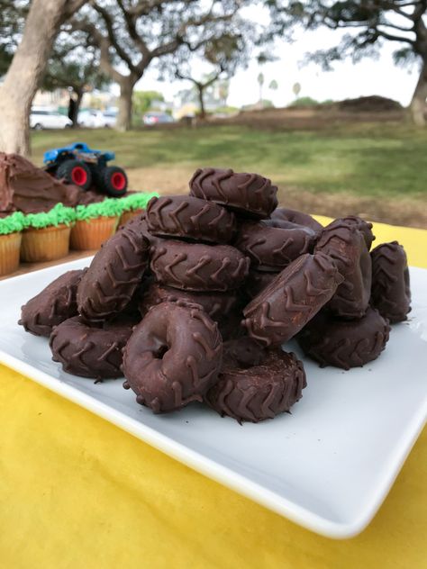 Monster Truck Tire Treats – Seakettle 1st Birthday Truck Theme, Monster Truck Snacks Food Ideas, Tire Donut Diy, Monster Truck Cake 4, Mudding Party Ideas, Monster Truck Arena Cake, Monster Jam Birthday Party Centerpieces, Monster Truck Bday Cake, 2nd Birthday Monster Trucks