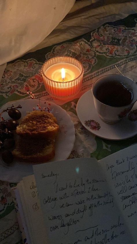 Reading Books Aesthetic Dark, October Dump Instagram, Sweet Dreams Aesthetic, Books Aesthetic Dark, Tea At Night, Cozy Academia, Reading Books Aesthetic, Weekend Aesthetic, Classic Academia