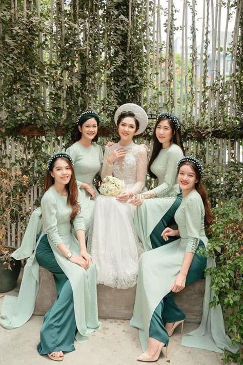 Green Ao Dai, Traditional Vietnamese Wedding, Tea Ceremony Wedding, Vietnamese Wedding Dress, Ao Dai Wedding, Ao Dai Vietnamese, Dress With Pants, Vietnam Wedding, Vietnamese Ao Dai