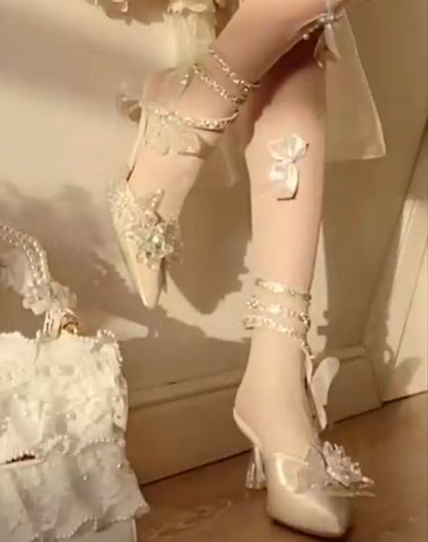 Fairy Shoes Aesthetic, Angelcore Shoes, Angelcore Fashion, Fairy Heels, Angel Shoes, Fairytale Shoes, Princess Heels, Sigma Bsd, Royalty Core