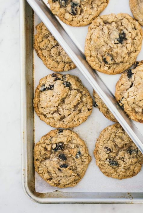 Oatmeal Raisin Cookies Sallys Baking, Moist Chewy Oatmeal Raisin Cookies, Levain Bakery Oatmeal Raisin Cookies, Bakery Oatmeal Raisin Cookies, Oatmeal Raisin Recipes, Sarah Kieffer Cookies, Spicy Oatmeal Raisin Cookies, Protein Oatmeal Raisin Cookies, The Best Oatmeal Raisin Cookies