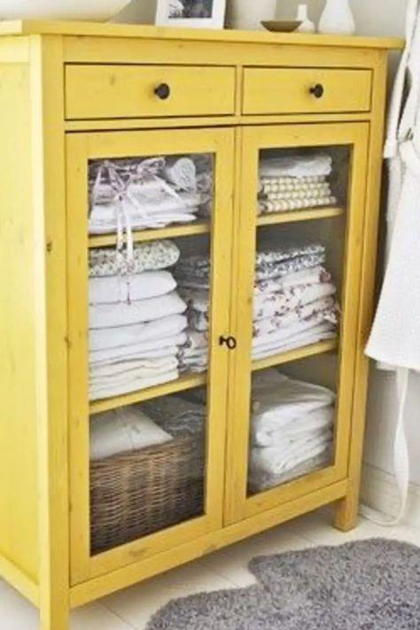 Linen Storage Ideas-No Linen Closet? No Problem! Alternatives Bad Diy, Diy Bathroom Storage Ideas, Dekorere Bad, Koti Diy, Diy Bathroom Storage, Hemma Diy, Diy Casa, Shabby Chic Bathroom, Small Bathroom Storage