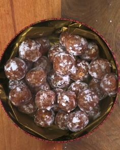 Rum Balls Boozy, Rumballs Recipe, Rum Candy, Booze Balls, Bourbon Dessert, Rum Desserts, Rum Balls Recipe, Alcoholic Treats, Bourbon Balls