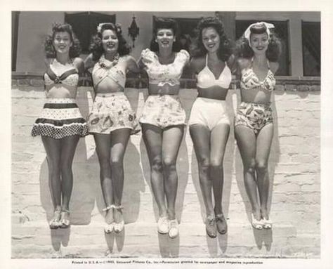 1950s Swimwear, Retro Bathing Suits, Estilo Pin Up, Mode Retro, Vintage Bathing Suits, Vintage Swim, Look Retro, Vintage Swimwear, Vintage Swimsuits