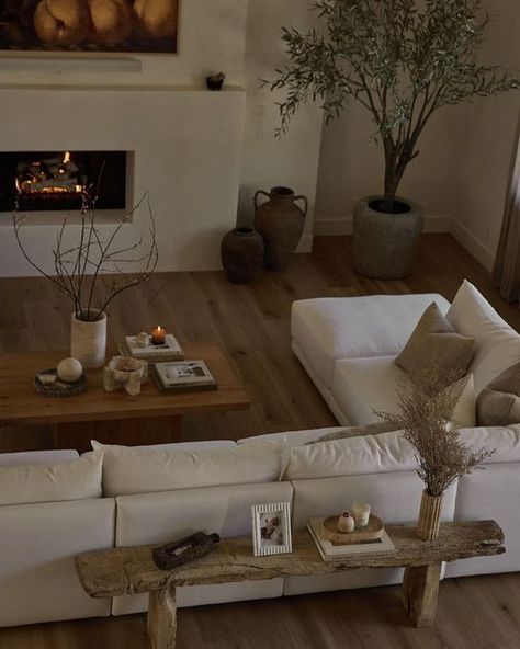 Simple Neutral Interior Design, Light Natural Living Room, Elegant Organic Interior, Living Room Nature Inspired, Neutral Furniture Living Room, Organic Luxe Interior, Modern Natural Organic Home Design, Natural Earthy Home, Earthy Organic Neutral Home