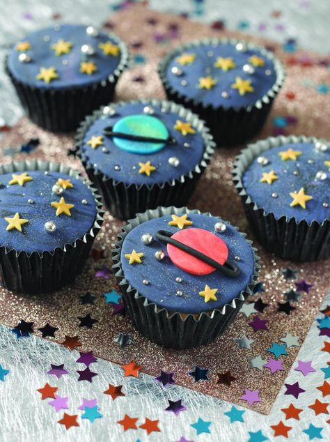 cupcakes Space Cakes, Space Cupcakes, Planet Party, Planet Cake, Sistem Solar, Science Birthday, Outer Space Birthday, Space Birthday Party, Space Party