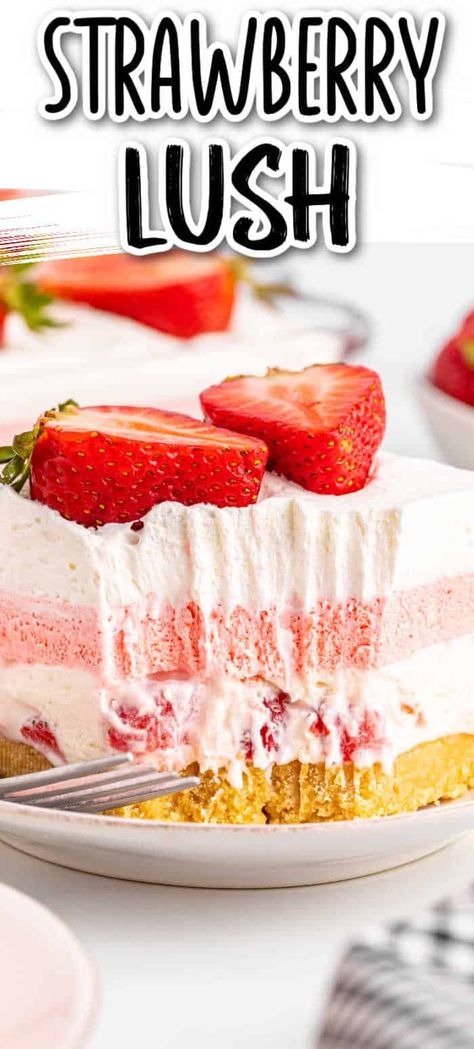 Indulge in our no-bake Strawberry Delight! Golden Oreo crust, sweet cheesecake, strawberry jello, and whipped goodness—a creamy delight topped with fresh berries! Strawberry Cheesecake Lush, Baked Strawberry Pie, Strawberry Pudding, Dessert Truffles, Strawberry Delight, Chilled Desserts, Jello Desserts, Berry Dessert, Trifle Recipe