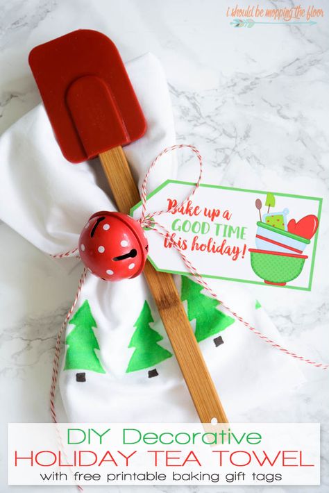 DIY Decorative Holiday Tea Towel #QuickerPickerUpper AD Diy Dishcloths, Towel Gift Ideas, Christmas Tea Towels, Mopping The Floor, Tea Towels Diy, Holiday Tea, Christmas Neighbor, Neighbor Christmas Gifts, Tea Towel Gift