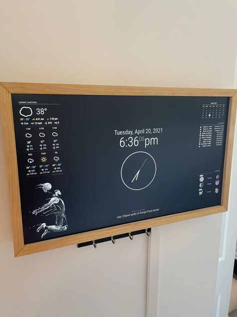 Smart Display With Real Time Updates - Etsy Smart Home Features, Smart Gadgets For Home, Display Screen Design, Tech Home Office, Smart Home Office, Gadgets For Home, Smart Display, Digital Dashboard, Personal Calendar