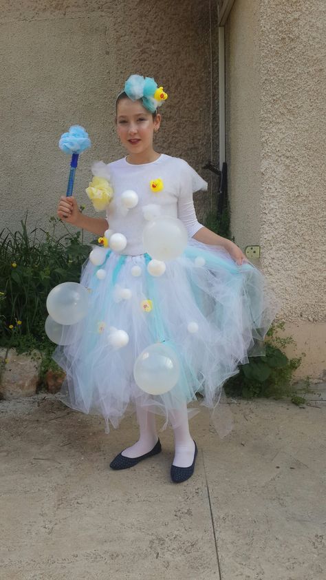 Purim bath bubbles costume Bubble Bath Costume Diy, Bubbles Halloween Costume, Bubble Bath Costume, Soap Costume, Bubbles Costume, Ice Cream Cone Costume, Bubble Costume, Diy Bubble Bath, Bath Bubbles