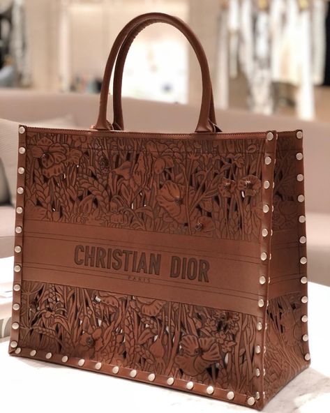 Luxury Shopping Service 🇺🇸 on Instagram: “Dior Handcrafted Leather Tote #dior #diorbooktote #diorspring21 #personalshopper #lookingforluxe” Dior Book, Book Tote Bag, Dior Book Tote, Luxury Purses, Shoulder Bags For Women, Beautiful Handbags, Leather Books, Trending Handbag, Leather Bags Handmade