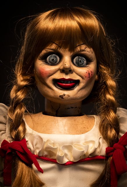 Annabelle Horror, The Conjuring Annabelle, Annabelle Doll, Animated Halloween Props, Doll Props, Doll Drawing, Chucky Doll, Trick Or Treat Studios, Barbie Collector Dolls