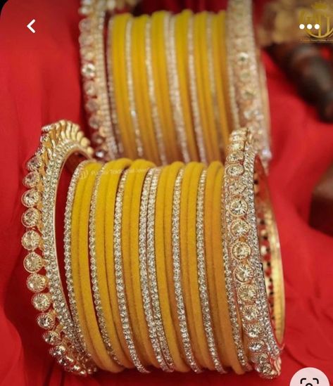 Bangles Design Gold, Latest Gold Bangles, Yellow Bangles, Png Light, Thread Bangles Design, Indian Jewelry Earrings, Indian Bridal Jewelry Sets, Antique Jewellery Designs, Fancy Jewellery Designs