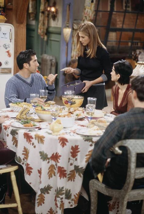 Friends Tv Show Thanksgiving, Friends Thanksgiving Episode, Autumn Nostalgia, Thanksgiving Episodes, Autumn Movies, Friends Thanksgiving Episodes, Thanksgiving Movie, Thanksgiving Movies, Thanksgiving Play