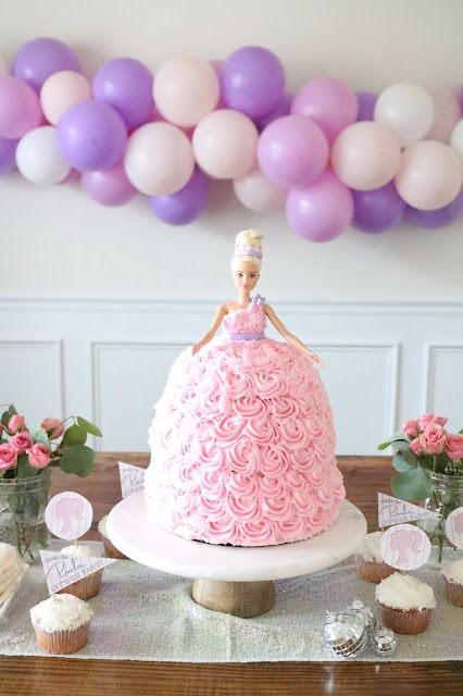 3 Year Birthday Theme Barbie, Barbie Second Birthday Party, Vintage Barbie Birthday Party, Barbie Birthday Aesthetic, Barbie Girls Birthday Party, Barbie Girl Birthday Party Ideas, Barbie 3rd Birthday Party, Barbie Baby Shower Ideas, Barbie Party Cake