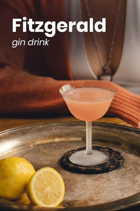 Fun Simple Cocktails, Fitzgerald Cocktail, Cocktail With Gin, Gin Sour, Lemon Cocktail, Gin Lemon, Gin Cocktail Recipes, Gin Drinks, Cocktail Bitters