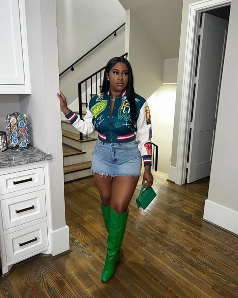 Shark Boots With Jeans, Red Shark Boots Outfit Black Women, Green Boots Outfit Black Women, Shark Boots Outfit Ideas, Blue Knee High Boots Outfit, Shark Boots Outfit Black Women, Boots Outfit Black Women, Green Boots Outfit, Usher Concert