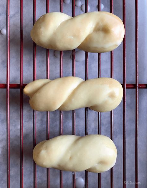 Cookie From Scratch, Lemon Cookie Recipe, Knot Cookies, Baking Lemon, Simple Cookie Recipe, Italian Lemon Cookies, Lemon Biscotti, Lemon Biscuits, Italian Wedding Cookies