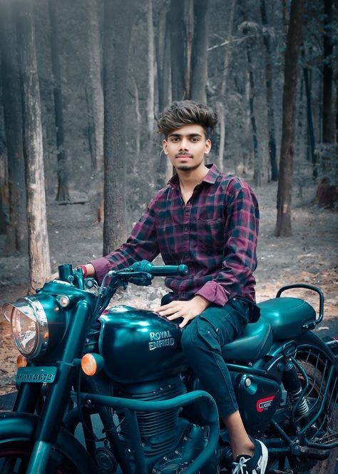 Bike Pose, टी शर्ट, Biker Girl Outfits, Photoshop Edits, Mens Photoshoot, Attitude Stylish Boys Pic, Photoshop Hair, Men Fashion Photoshoot, Men Fashion Photo