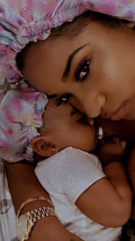 Mommy And Newborn Photo Shoot Black, Black Mom And Newborn Daughter, Mommy Goals Black Daughter, Family Goals Future, Black Mom And Daughter, Mommy Daughter Photoshoot, Mommy Daughter Pictures, Newborn Black Babies, Mommy Daughter Photos