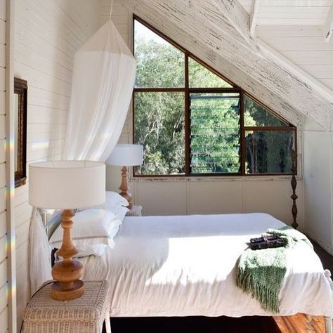 11 convincing arguments for a bedroom in the attic. (See them all via link in bio!) #interiorinspo #atticbedroom Exposed Ceilings, Attic Bedrooms, Attic Renovation, Attic Remodel, Attic Bedroom, Attic Rooms, Beautiful Bedrooms, Creative Home, My New Room