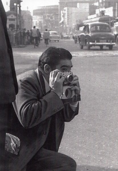 Robert Capa. Japan, 1954 #robertcapa #japan #photography Robert Capa Photography, Gerda Taro, William Eggleston, Famous Pictures, Diane Arbus, Martin Parr, Robert Doisneau, Japan Photography, Tattoos Animals