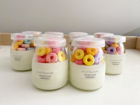 Candier Candles Aesthetic, Cereal Candle Diy, Cotton Candy Candle, Cereal Candle, Candle Dessert, Candy Candles, Sweet Candle, Bakery Candles, Lilin Aroma