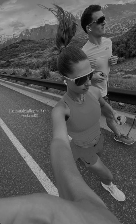 Couples Workout Aesthetic, Sporty Couple Aesthetic, Couples Running Aesthetic, Running Couple Aesthetic, Couple Running Aesthetic, Fitness Couple Aesthetic, Athletic Couple Aesthetic, Renee Noe Running Fits, Running Astethic Pictures