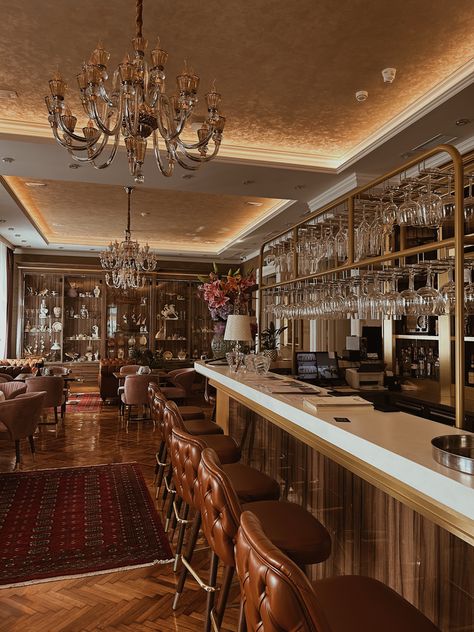 Brown Business Aesthetic, Old Money Restaurant Aesthetic, Old Restaurant Aesthetic, Restaurant Aesthetic Vintage, Old Money Cafe, Old Hotel Aesthetic, Old Money Restaurant, Fancy Restaurant Aesthetic, Jazz Restaurant