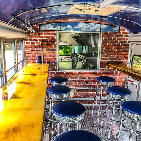 Bus Restaurant, Food Truck Design Interior, Food Truck Interior, Trailers Vintage, Cafe Bar Design, Custom Food Trucks, Food Van, Food Truck Business, Food Cart Design