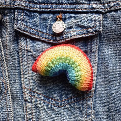 Knit a Teeny Rainbow For Pride Month, Free Pattern! #knitting #freepattern #pride #pride2019 🏳️‍🌈 Knitted Heart, 4 Ply Yarn, Christmas Knitting Patterns, Wool Balls, Lang Yarns, Red Heart Yarn, Paintbox Yarn, Arm Knitting, Crochet Keychain