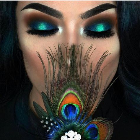 ✞THEmeanestWITCH✞ Peacock Eye Makeup, Peacock Makeup, Dramatic Eye Makeup, Eye Makeup Ideas, Makeup Samples, Silicone Makeup, Makeup For Blondes, Dramatic Eyes, Makijaż Smokey Eye