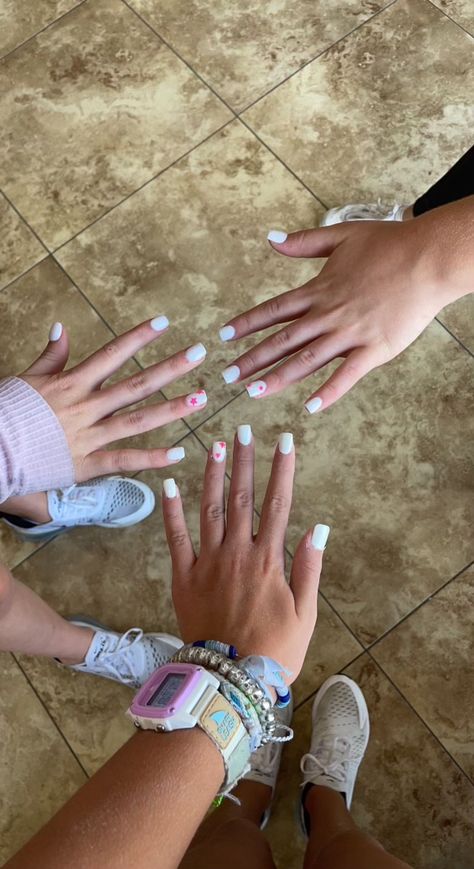 White Nails With Hot Pink, White Nails With Pink Stars, White Summer Nails, Hand Pictures, Classic Nails, Nail Photos, Nail Varnish, Pink Stars, Gel Manicure