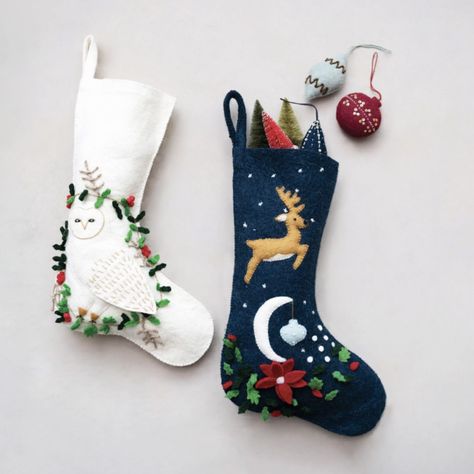 Lark | Mountain Modern (@larkmountainmodern) | Instagram Felt Christmas Stockings Ideas, Felt Stockings Christmas Diy, Handmade Christmas Stocking, Felt Snowflakes, Reindeer Embroidery, Felted Christmas, Holiday Mantle, Diy Stockings, Felt Christmas Stockings