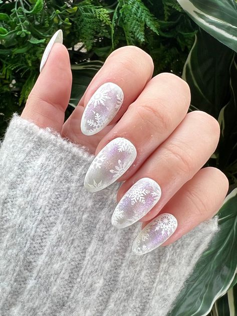 It can be anything, as long as it's holiday-themed! Snowflake Nails Acrylics, Frosted Nails, Winter Wedding Nails, Avatar Ocs, Snowflake Nail Design, Snow Nails, Tree Nail Art, Magnetic Polish, Holiday Nails Winter