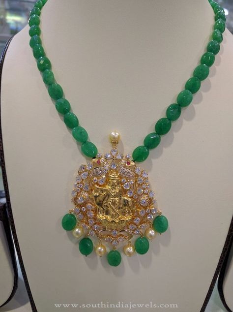 Gold Emerald Beaded Necklace Designs, Gold Beaded Necklace Designs 2016, Gold Necklace with Green Emerald Beads. Emerald Beads Jewellery, Green Beads Jewellery Designs, Green Beads Necklace, Emerald Chain, Pearl Jewelry Design, Gold Jewelry Simple Necklace, Pearl Necklace Designs, Gold Necklace Indian Bridal Jewelry, Beaded Necklace Designs