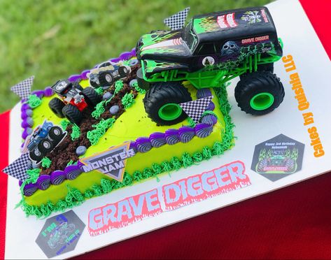 Grave Digger Cake, Monster Jam Birthday Cake, Monster Truck Theme Birthday Party, Digger Birthday Cake, Monster Jam Cake, Hot Wheels Themed Birthday Party, Grave Digger Monster Truck, Monster Truck Birthday Cake, Monster Jam Birthday Party