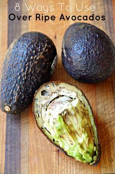 Wondering what to do with over ripe avocados? Here are a few creative ways to use over ripe avocados rather than throwing them in the trash! Ripe Avocado Recipes, Unripe Avocado, Avocado Uses, Recipes Chili, Avocado Recipes Healthy, Avocado Dessert, Avocado Salat, Pizza Food, Avocado Smoothie