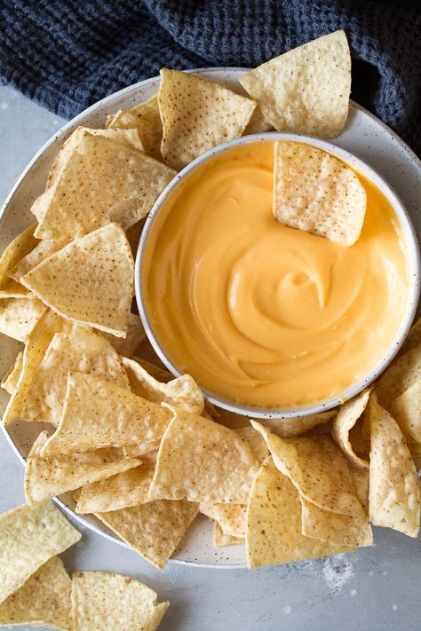 3 Ingredient Cheese Dip Hot Cheese Dip Recipes, Queso Cheese Dip Recipe, Homemade Cheese Dip, Hot Cheese Dip, Best Chip Dip, Mexican Cheese Dip, Cheese Chip Dip, Easy Cheese Dip, Cream Cheese Recipes Dip