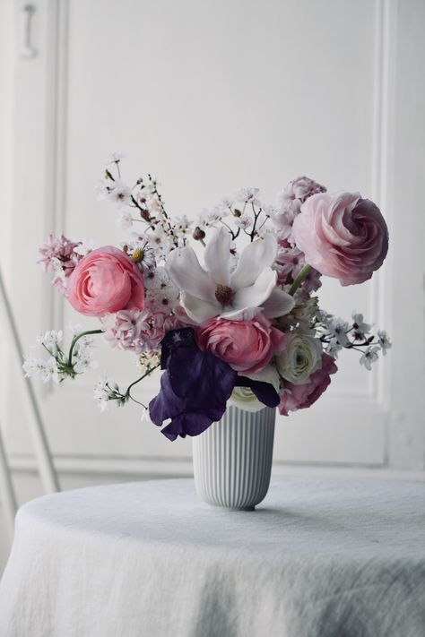 Happy Women’s Day #petitsourire #flowers #lyngby #womensday #danishdesign #scandinaviandesign #petitsouriredesign #petitsourirephotography Spring Flower Arrangements, Deco Floral, Ikebana, Love Flowers, Flowers Photography, Flower Shop, Pretty Flowers, Fresh Flowers, Flower Vases