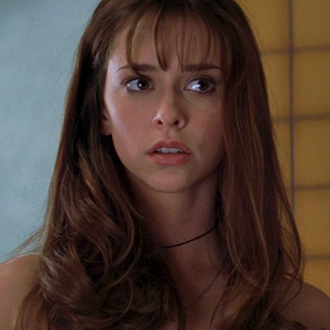 Female Movie Characters, Beauty And The Geek, Julie James, 90s Early 2000s Fashion, Jennifer Love Hewitt, Jennifer Love, Female Actresses, Gal Gadot, 2000s Fashion