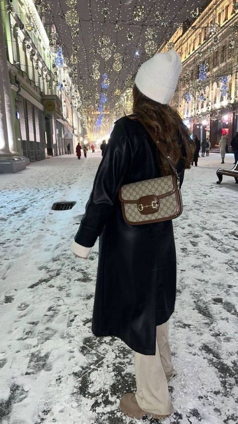 Autumn Outfits Classy, Moscow Outfit, Gucci Horsebit Bag 1955, Classy Outfits Aesthetic, Old Money Aesthetic Fall, Gucci Horsebit Bag, Gucci Aesthetic, Moscow Winter, Moscow Girls