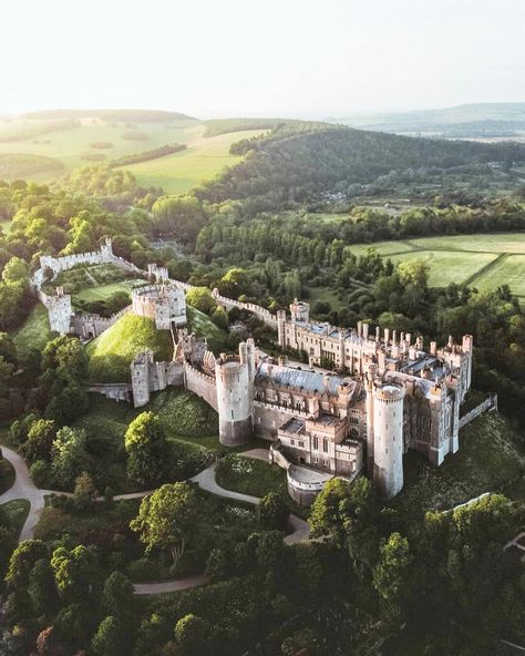 Camelot Castle, Europe Castles, Arundel Castle, British Castles, English Castles, Castle Aesthetic, Europe Aesthetic, Europe Photos, Tourist Places