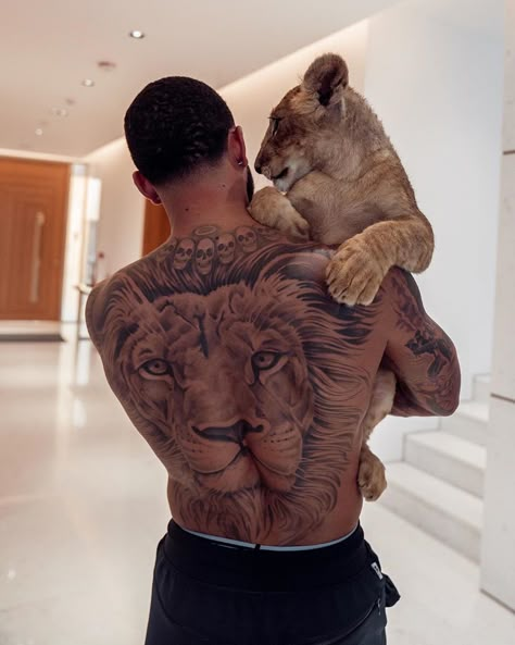 Memphis Depay Tattoo, Depay Memphis, Football Tattoo, Tatuagem Masculina Pequena, Memphis Depay, طابع بريدي, Lion Tattoo, Back Tattoos, Football Wallpaper